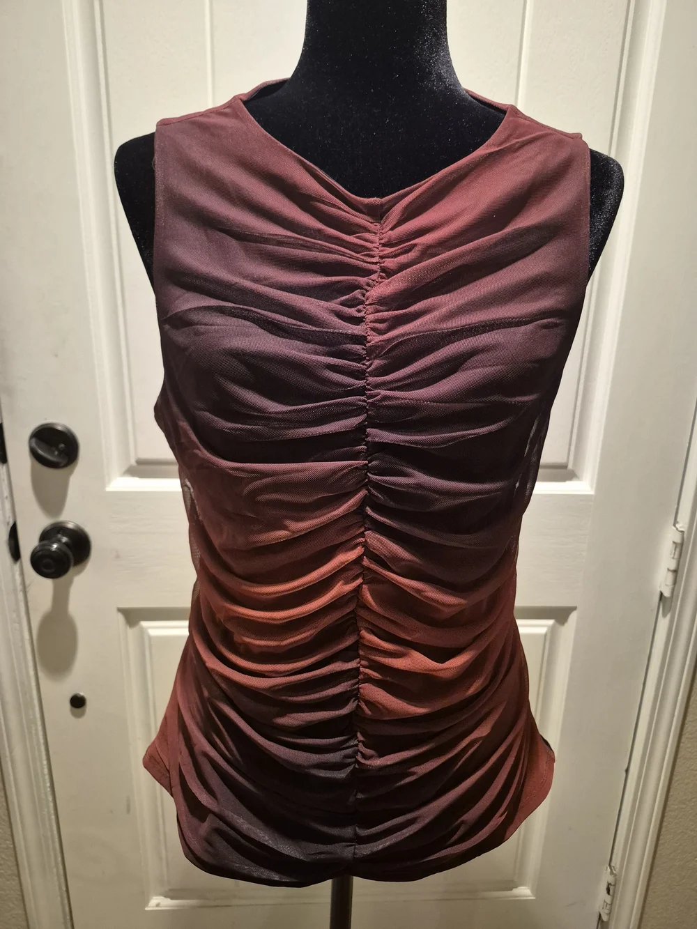 VIGOSS Ruched Ombre Sleeveless Top - Burgundy to Rust